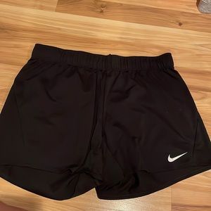 Like new Nike shorts (black)